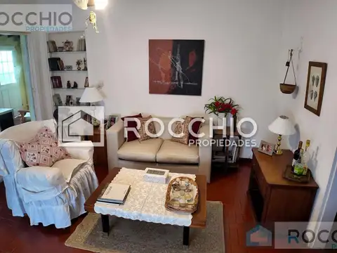 Casa 7 ambientes con 2 baños