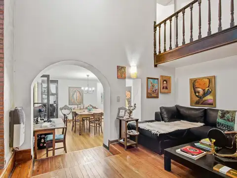 Un PH con Alma de Casa en Recoleta: 135 m², Doble Altura, Patio y Sin Expensas