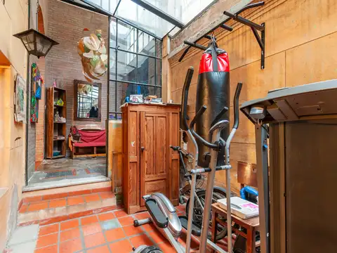 Un PH con Alma de Casa en Recoleta: 135 m², Doble Altura, Patio y Sin Expensas