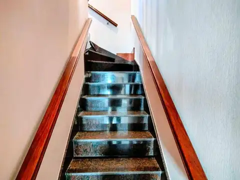 Casa 4 ambientes en venta en Morón con pileta