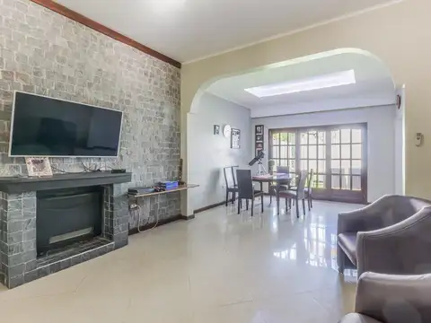 Casa 5 ambientes con 3 baños