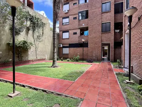 Cochera en planta baja, cubierta. Rosario