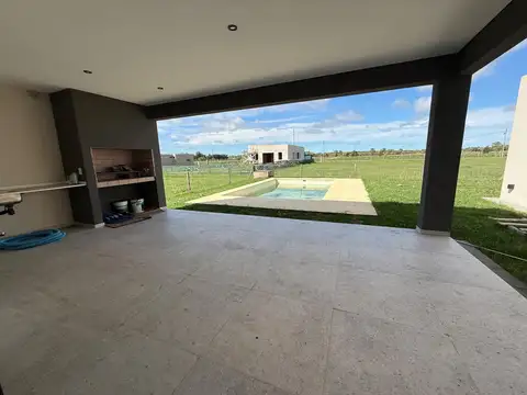 Casa en Venta con 6 cocheras