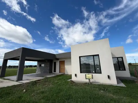 Venta casa pileta - Fincas de San Vicente Joven permuta