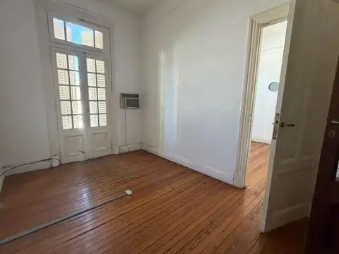 Bouchard 400 - Departamento Señorial. Semipiso 7 Ambientes Centro / Microcentro