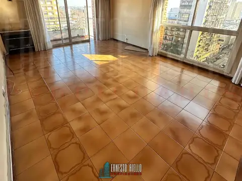 ALQUILER GRAN SEMIPISO DE 3 AMBIENTES CON COCHERA CUBIERTA, SUP TOT: 98M², DOBLE BALCÓN Y HERMOSAS VISTAS.