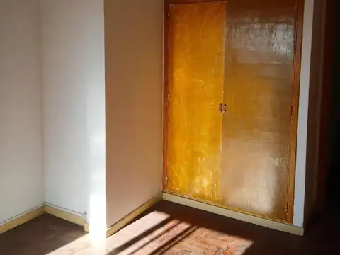 DEPTO DE 2 AMBIENTES SOBRE ALBERDI A MTS DE LARRAZABAL