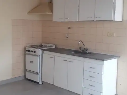 UBICACION   Departamento con patio.