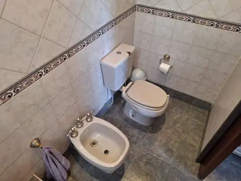 Casa VENTA Longchamps 5 AMBIENTES patio y pileta
