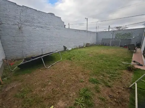 Casa 8 ambientes con 1 baño