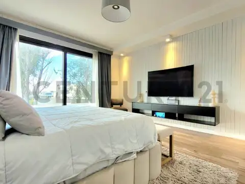 Casa 8 ambientes con 6 baños