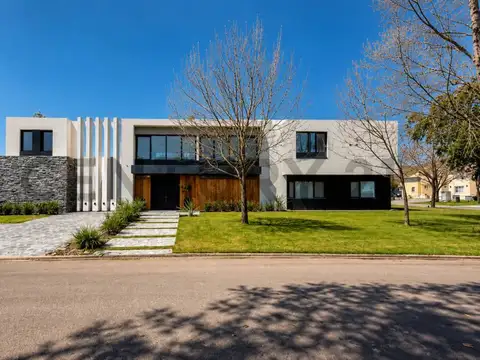 VENTA DE CASA 8 AMBIENTES EN COUNTRY TERRAVISTA LOTE A LA LAGUNA  FINANCIA PERMUTA