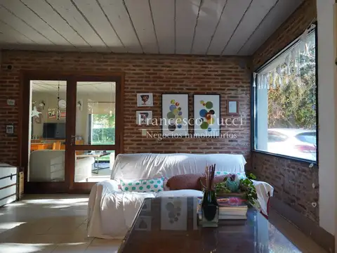 Casa en Venta con 3 cocheras
