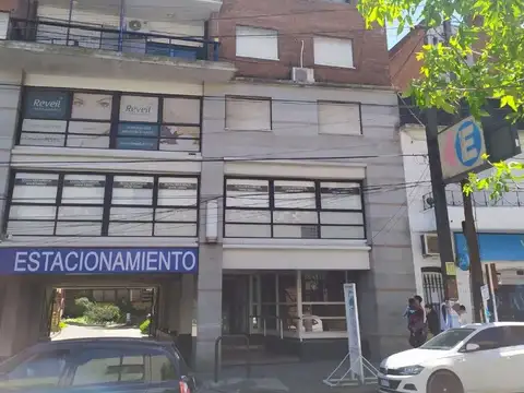 MORON CENTRO- TORRES MORON-DEPTO 4 AMB+ 1 DEPENDENCIA DE SERVICIO- COCINA SEPARADA- BALCON.