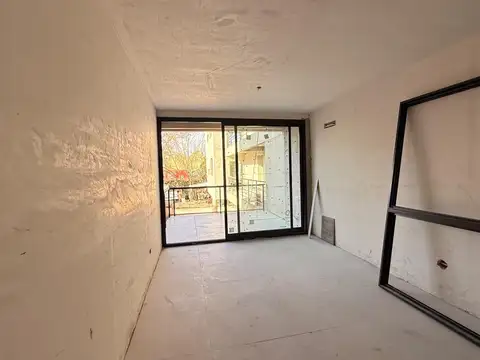 Depto. 3 ambientes en venta, sobre Av. Centenario, Beccar