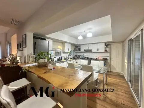 Casa 6 ambientes con 3 baños