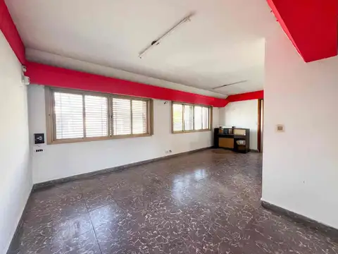 Local en Venta 67 años