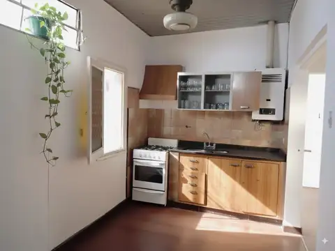 Casa 4 ambientes con 1 baño