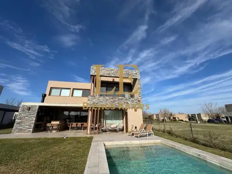 Casa en Venta de 5 dormitorios