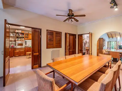 Casa en Venta con 2 cocheras