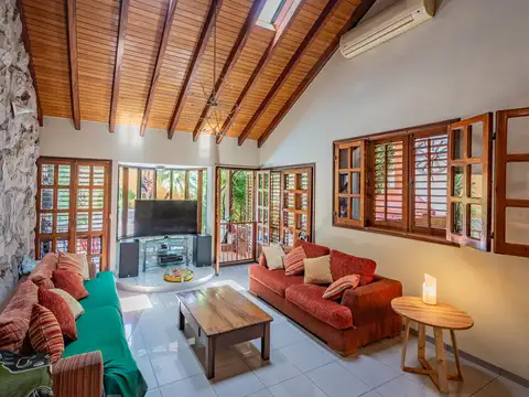 Casa 6 ambientes con 3 baños