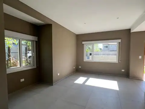 Dúplex en Venta de 3 Ambientes en Las Gaviotas con Piscina y Solarium en Complejo Al Mar
