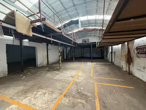 Edificio industrial y comercial c/salida a 2 calles