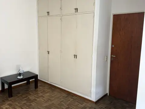 DUEÑO ALQUILA.  Departamento a cuadras Plaza San Martín