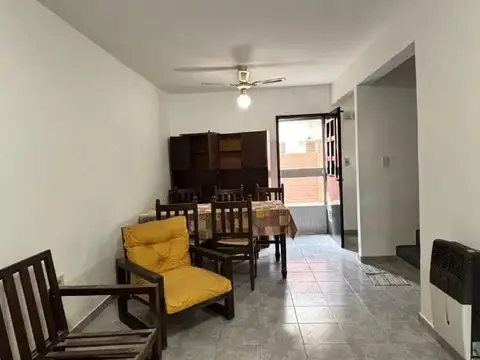 Depto Tipo Casa en Alquiler en Ezpeleta Este, $ 550.000