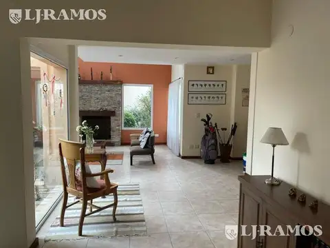Casa 6 ambientes con 4 baños