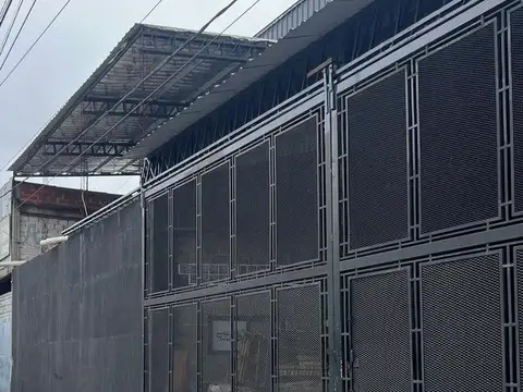 Galpón de dos naves estratégico