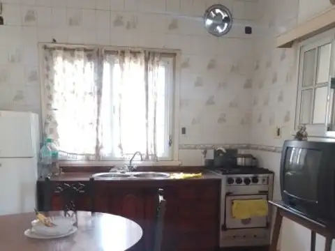 Casa en Venta con 3 cocheras
