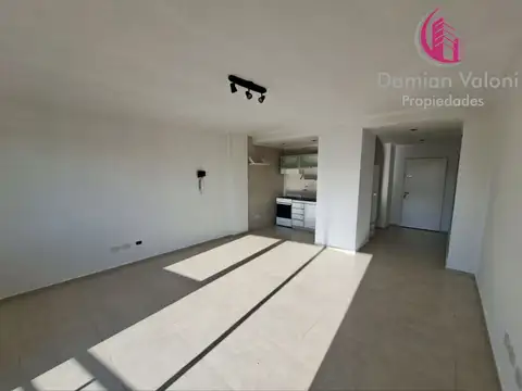 HERMOSO MONOAMBIENTE DIVISIBLE CON BALCÓN AL FRENTE. AMPLIO Y MUY LUMINOSO