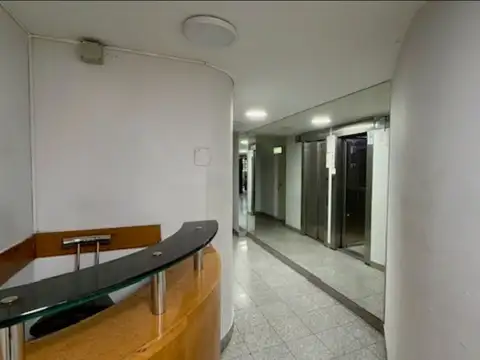 Piso de oficina  a nuevo a pasos de la Av. 9 de Julio