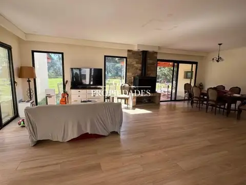 Casa 6 ambientes con 4 baños