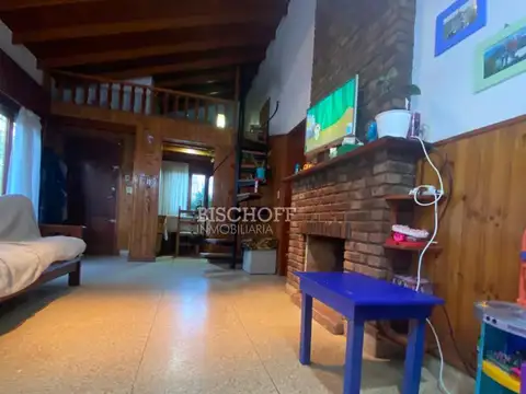 CASA 4 AMBIENTES, TODOS LOS SERVICIOS, EN BARRIO NORTE