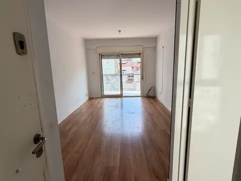 Departamento en Venta en Parque Chacabuco, USD 170.000