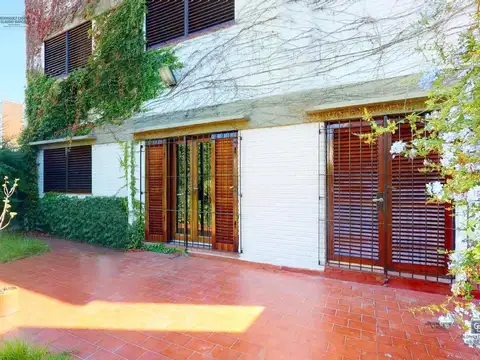 Venta casa 5 ambientes parque parrilla cocheras Tolosa La Plata