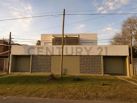 CASA DUPLEX EN VENTA EN LA PLATA A ESTRENAR DE 2 DORMITORIOS Y COCHERA