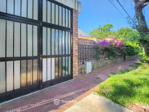 Casa en Alquiler con 1 cochera