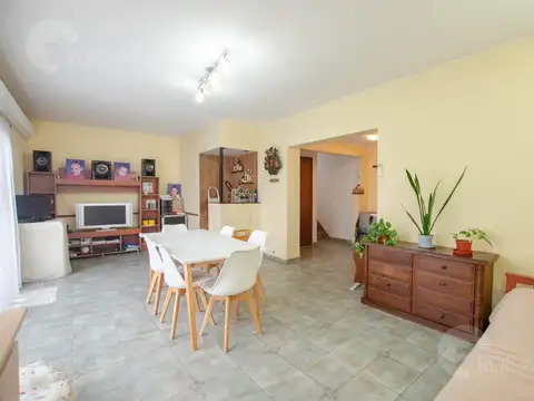 Depto Tipo Casa en Venta de 4 ambientes
