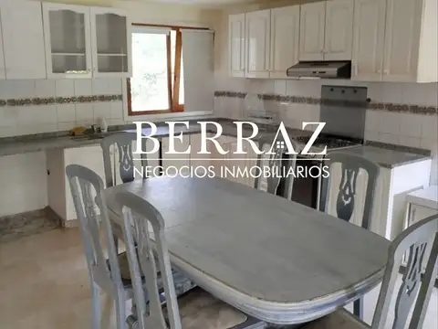 Casa en Alquiler con 4 cocheras