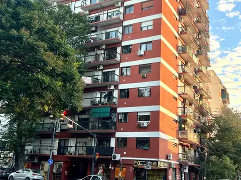 Olivos: 2 Ambientes en Excelente Estado con Vista Al Río. Muy Luminoso. Reciclado y Pintado a Nuevo.