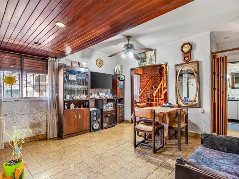 Depto Tipo Casa 5 ambientes con 2 baños