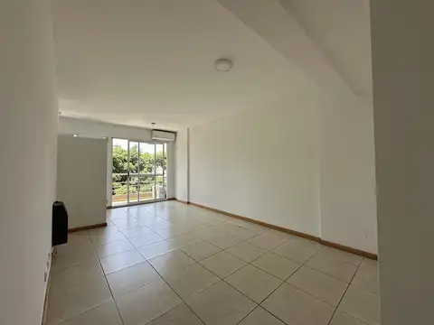 Departamento en alquiler de dos dormitorios con balcon al frente