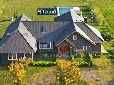 Excelente Casa en Venta al Golf, estilo Campo Moderno de 270m2 en Everlinks de Lujan