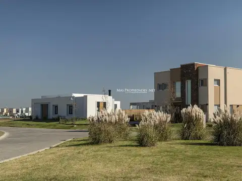 Terreno en Venta 20  mts Fondo