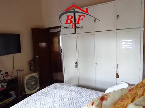 DEPARTAMENTO DE CINCO AMBIENTES CON TERRAZA PROPIA Y NAVE INDUSTRIAL