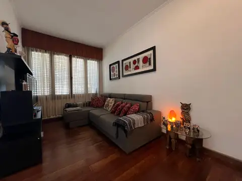 Casa 6 ambientes con 2 baños