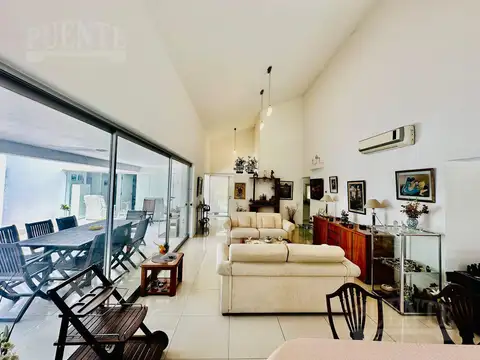 Casa 5 ambientes con 3 baños